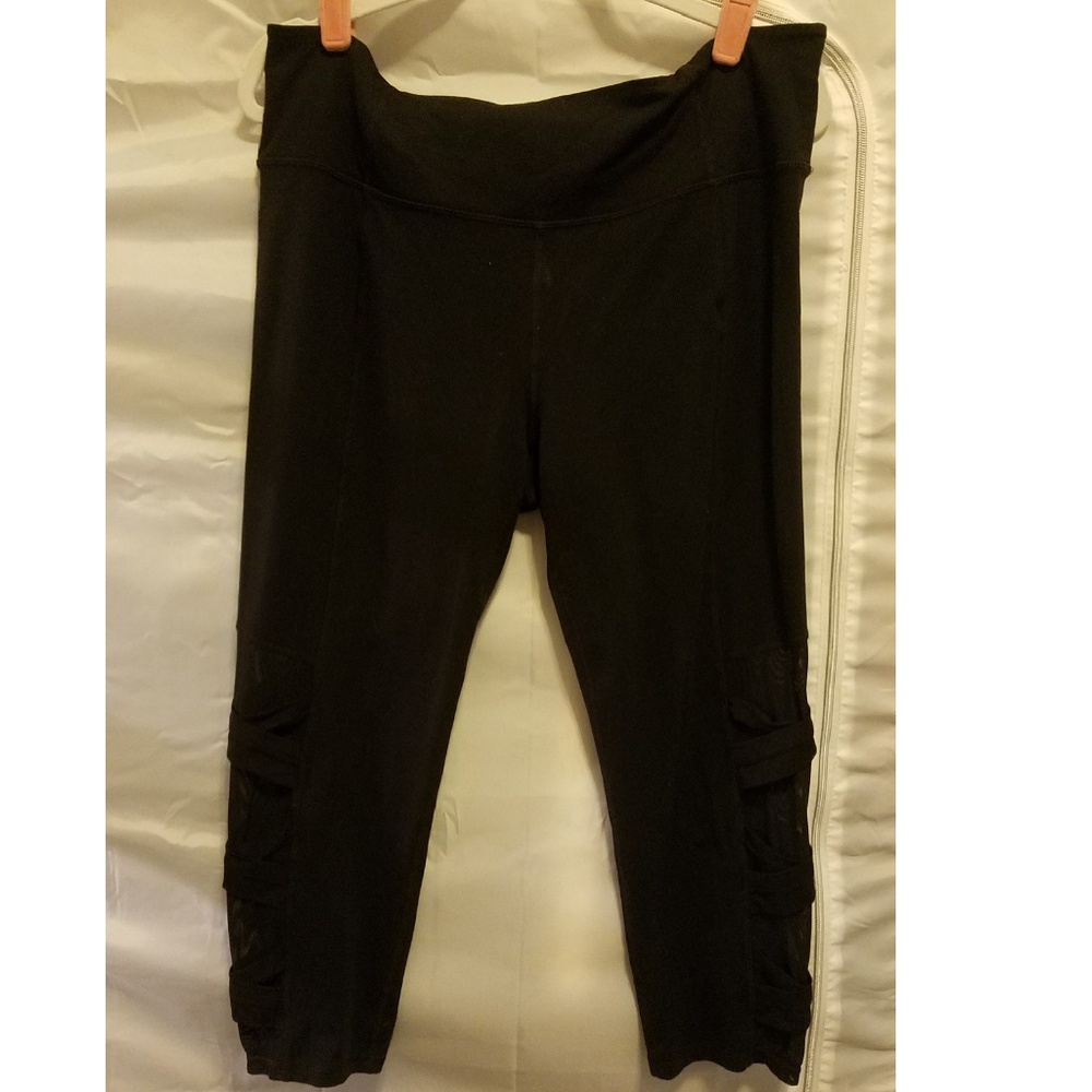 Athleta XL black cropped yoga pants